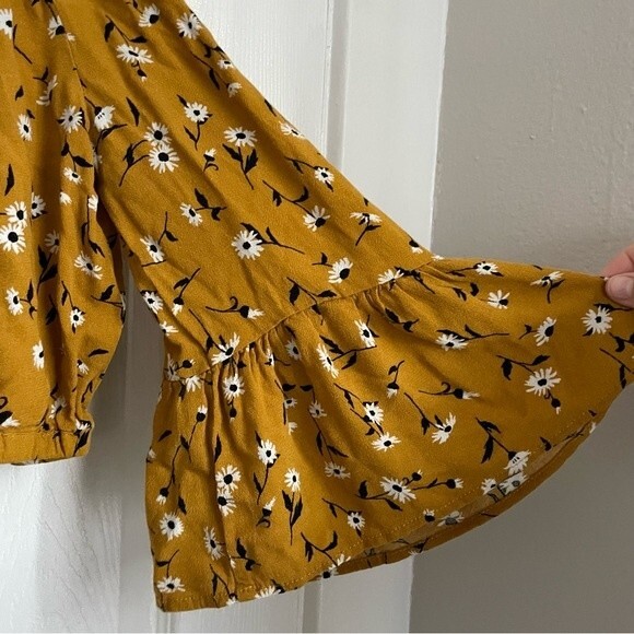 Bleuh Ciel Off the shoulder floral crop top yellow bell sleeve size M boho - Picture 3 of 5